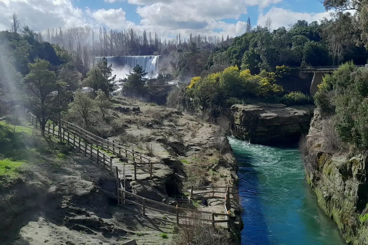 Cascada Saltos del Laja a 800 metros de las cabañas